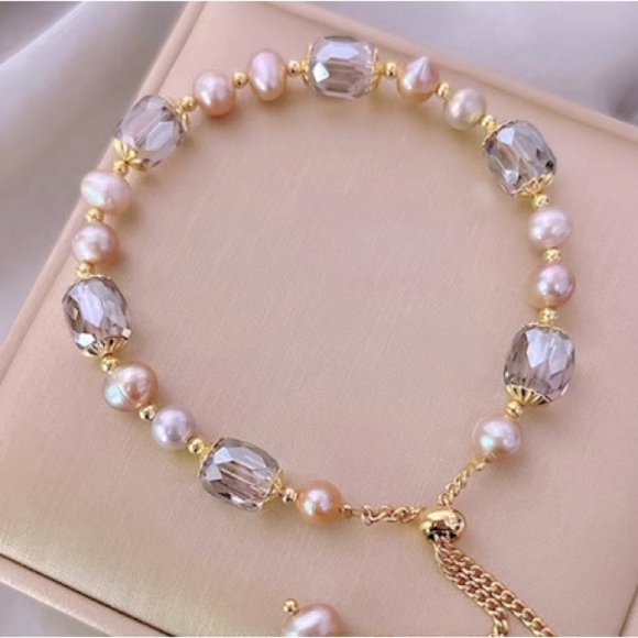 Ladies Vintage Faux Pearl Bracelet - Picture 3 of 4